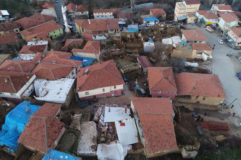 Depremin ardından Elazığ'da yürek burkan görüntüler... 16