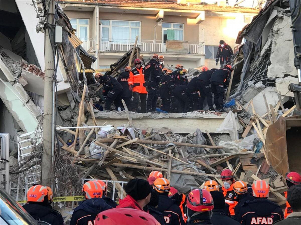 Depremin ardından Elazığ'da yürek burkan görüntüler... 21