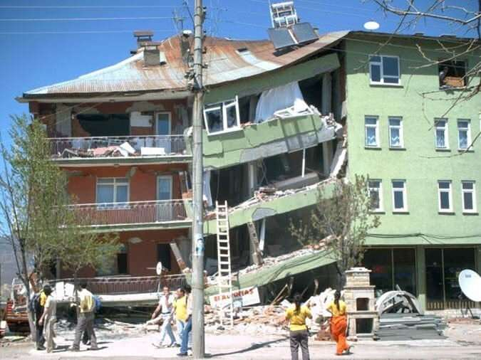 Türkiye'de son 100 senede yaşanan büyük depremler 23