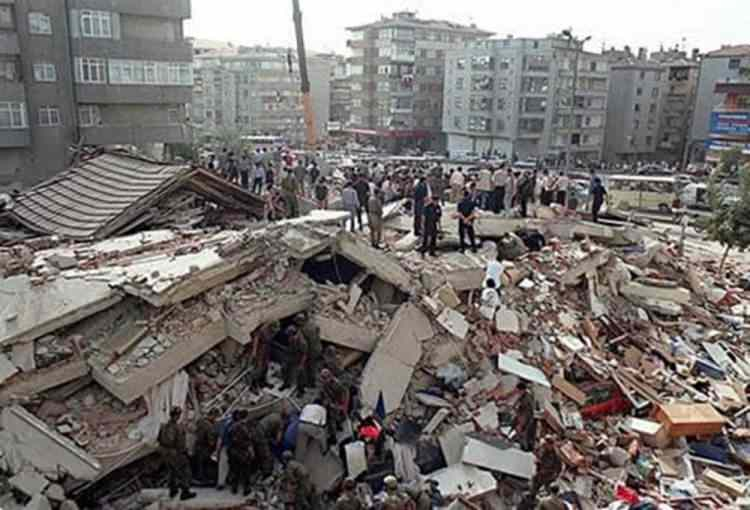 Türkiye'de son 100 senede yaşanan büyük depremler 27