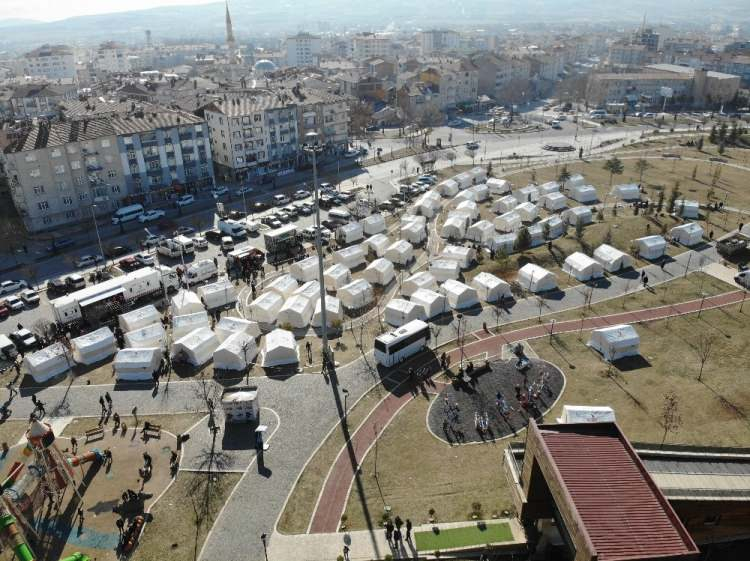 AFAD ve Kızılay'ın Elazığ'da kurduğu çadır kent ilk kez görüntülendi! 1