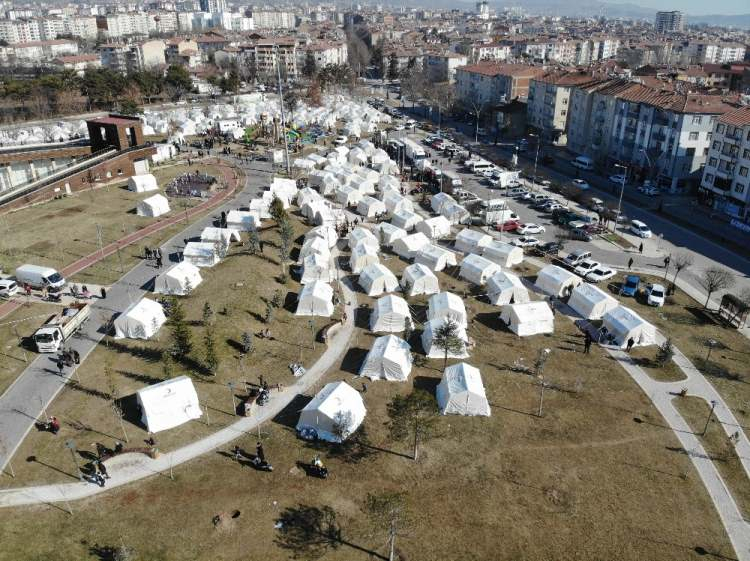 AFAD ve Kızılay'ın Elazığ'da kurduğu çadır kent ilk kez görüntülendi! 10