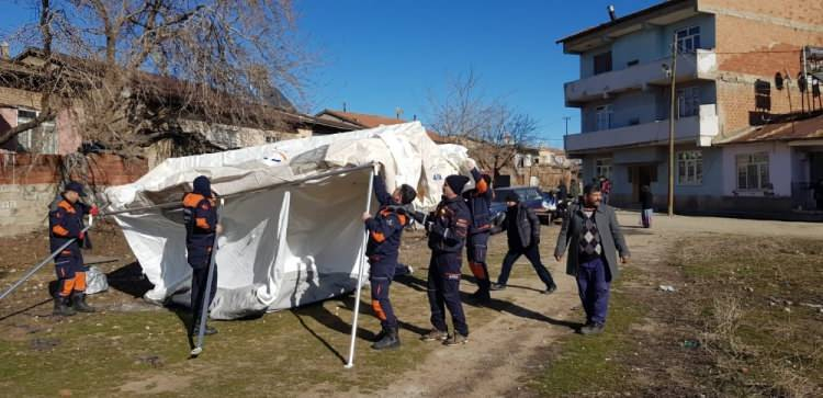 AFAD ve Kızılay'ın Elazığ'da kurduğu çadır kent ilk kez görüntülendi! 13