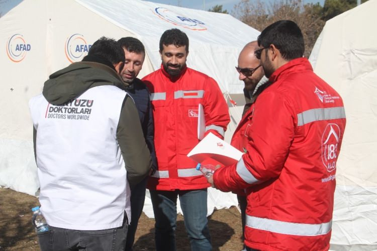 AFAD ve Kızılay'ın Elazığ'da kurduğu çadır kent ilk kez görüntülendi! 3