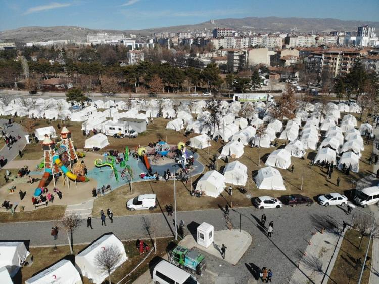 AFAD ve Kızılay'ın Elazığ'da kurduğu çadır kent ilk kez görüntülendi! 5