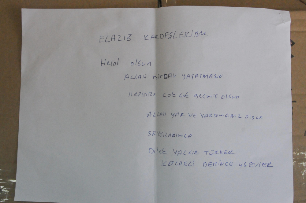 Yardım kolilerine yazılanlar duygulandırdı 6