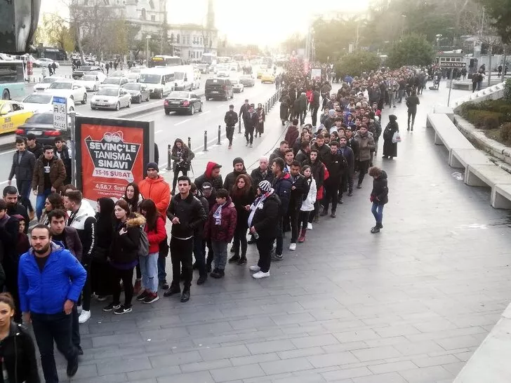 Vodafone Park'ta Sergen Yalçın'ın imza törenine taraftarlardan yoğun ilgi 1