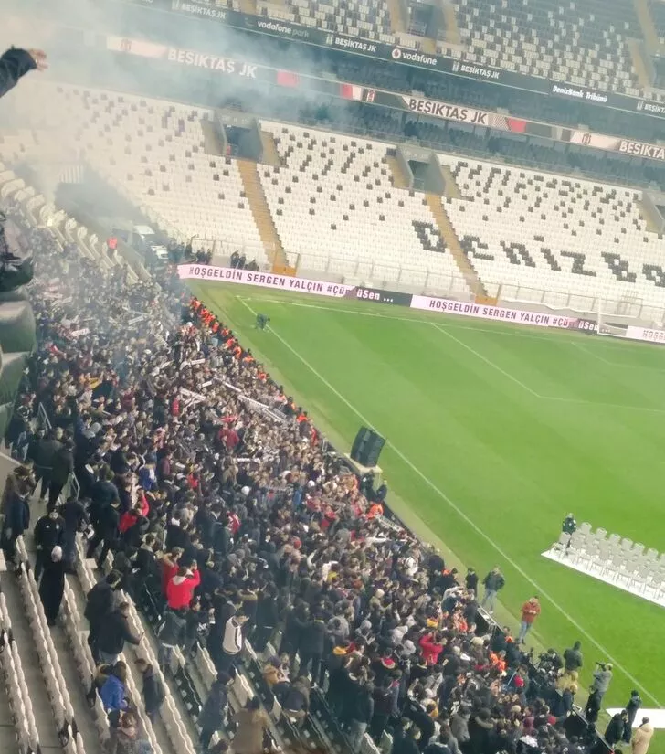 Vodafone Park'ta Sergen Yalçın'ın imza törenine taraftarlardan yoğun ilgi 17