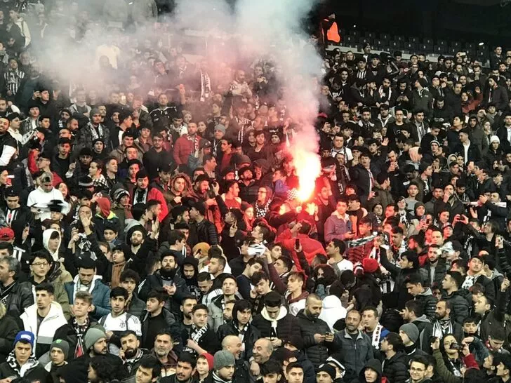 Vodafone Park'ta Sergen Yalçın'ın imza törenine taraftarlardan yoğun ilgi 6