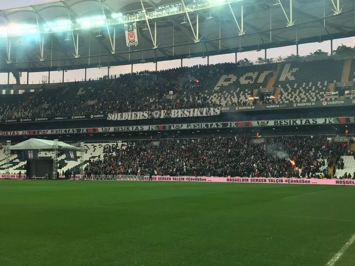 Vodafone Park'ta Sergen Yalçın'ın imza törenine taraftarlardan yoğun ilgi 7