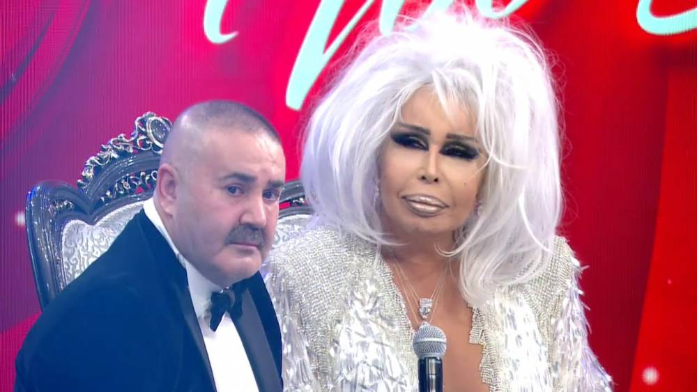 70'lik diva Bülent Ersoy'un mezar isteğine bir yenisi daha eklendi! Gizli vasiyetinden şok eden yeni detaylar ortaya çıktı! "Gülşen kabrimin başında..." 1