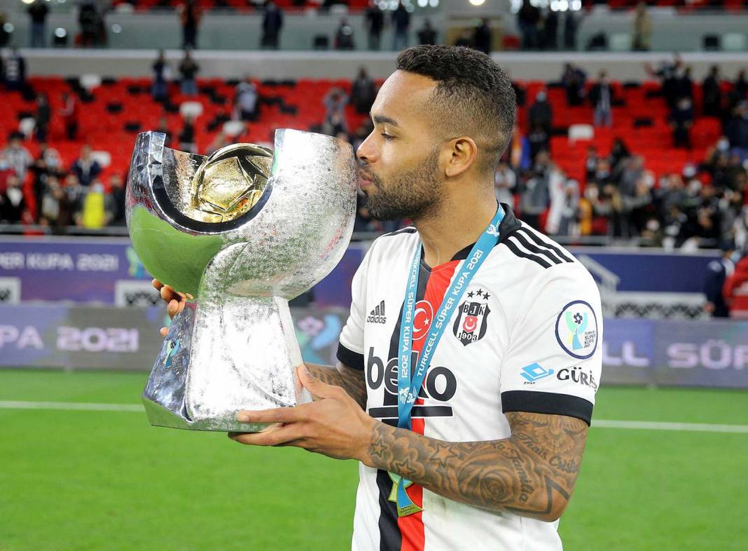 Beşiktaş transfer haberleri: Performansı ile hayal kırıklığı yaratan Alex Teixeira ile yollar ayrıldı 3