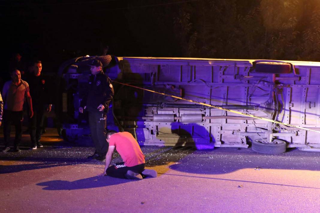 Uşak Ulubey'de feci kaza! İşçileri taşıyan minibüs devrildi: 1 ölü, 3'ü ağır 14 yaralı 1