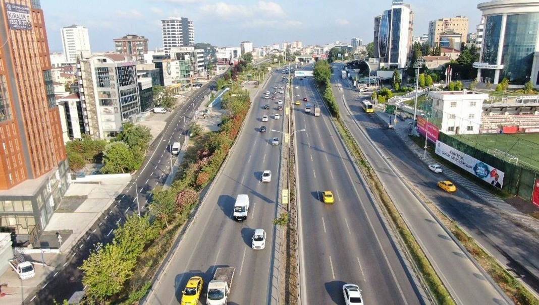 İstanbul'a Kurban Bayramı sessizliği çöktü! Yollar bayramın ilk günü boş kaldı, trafik yoğunluğu dibi gördü 3