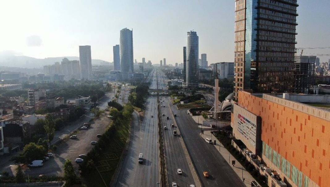 İstanbul'a Kurban Bayramı sessizliği çöktü! Yollar bayramın ilk günü boş kaldı, trafik yoğunluğu dibi gördü 7