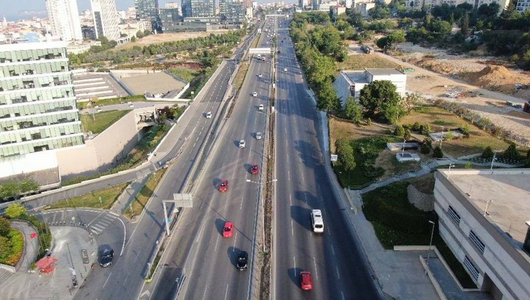 İstanbul'a Kurban Bayramı sessizliği çöktü! Yollar bayramın ilk günü boş kaldı, trafik yoğunluğu dibi gördü 2