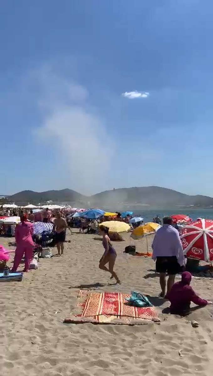 Balıkesir Ören Plajı'nda korku dolu anlar! Hortum çıktı, vatandaşlar sağa sola kaçıştı 7