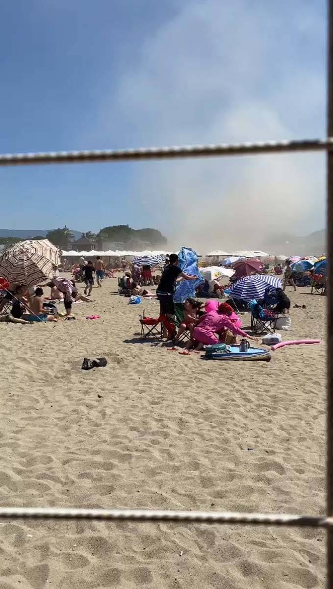 Balıkesir Ören Plajı'nda korku dolu anlar! Hortum çıktı, vatandaşlar sağa sola kaçıştı 2