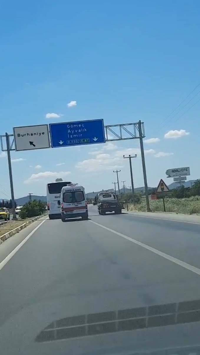 Balıkesir Edremit'te tepki çeken olay! Yolcu otobüsü, ambulansa yol vermedi 7