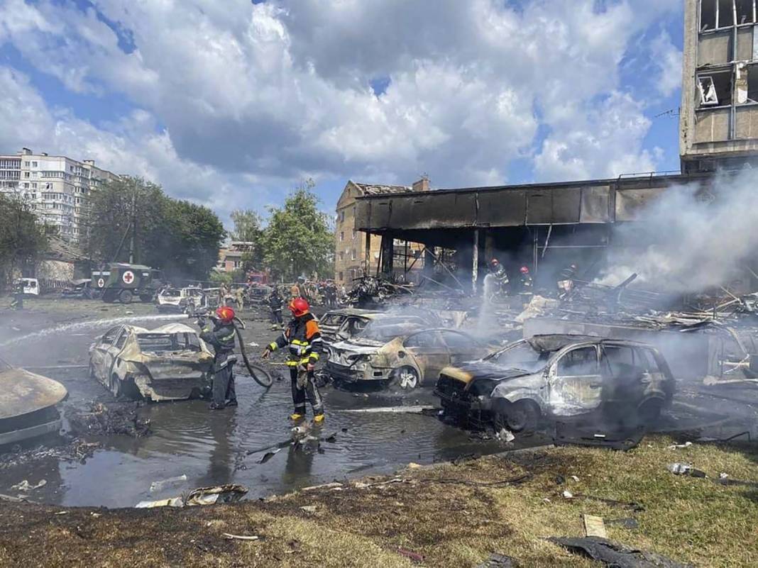 Rusya'dan Ukrayna'ya kanlı füze saldırısı: 20 kişi öldü, 52 kişi yaralandı! " Rusya,Ukraynalı çocukları öldürüyor" 1