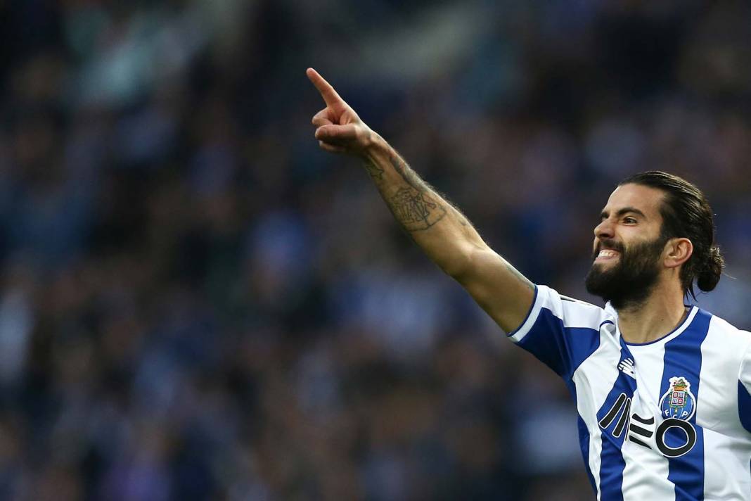 Galatasaray'dan orta sahaya transfer! Porto'dan Sergio Oliveira geliyor! İşte transferin bedeli... 4