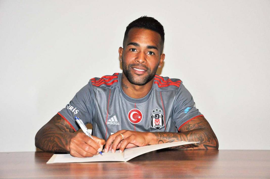 Beşiktaş transfer haberleri: Performansı ile hayal kırıklığı yaratan Alex Teixeira ile yollar ayrıldı 6