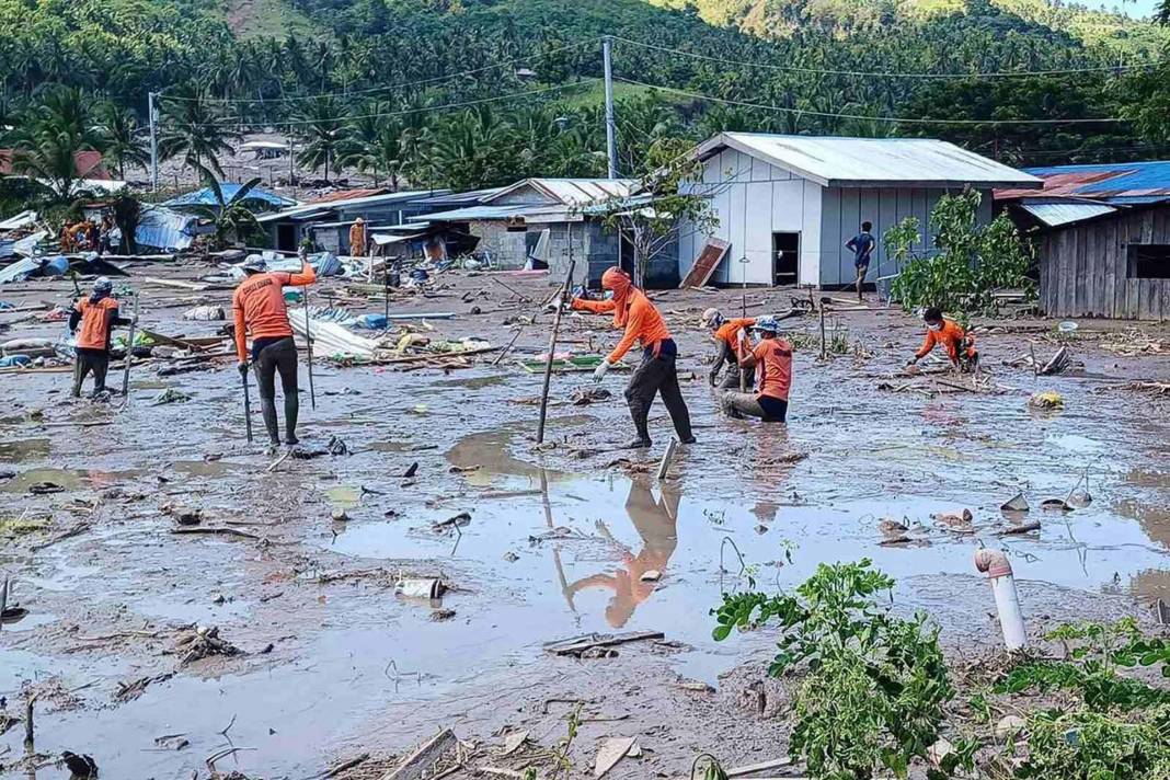 Filipinler'i  Nalgae Tayfunu vurdu! Acı tablo: Can kayıpları arttı, kayıplar aranıyor! 1