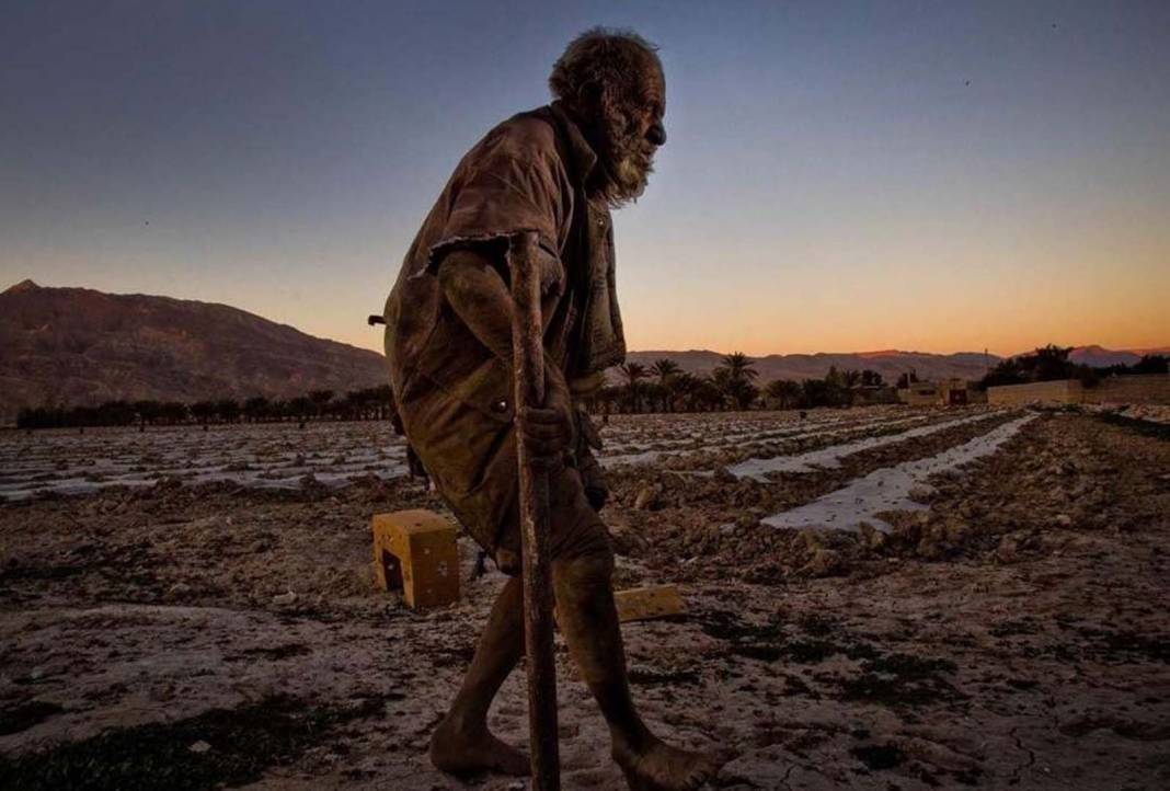 Yaşlı adam 50 yıl boyunca kendisine öyle bir şey yaptı ki... Duyunca hem üzülecek hem de şaşıracaksınız! 2