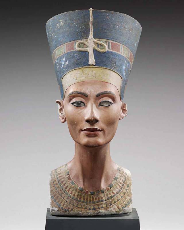 Güzelliğiyle tüm dünyaya nam salmış, kadınlığın en güzel tasviri olarak kabul edilen Kraliçe Nefertiti hakkında bilinmeyenler! 4