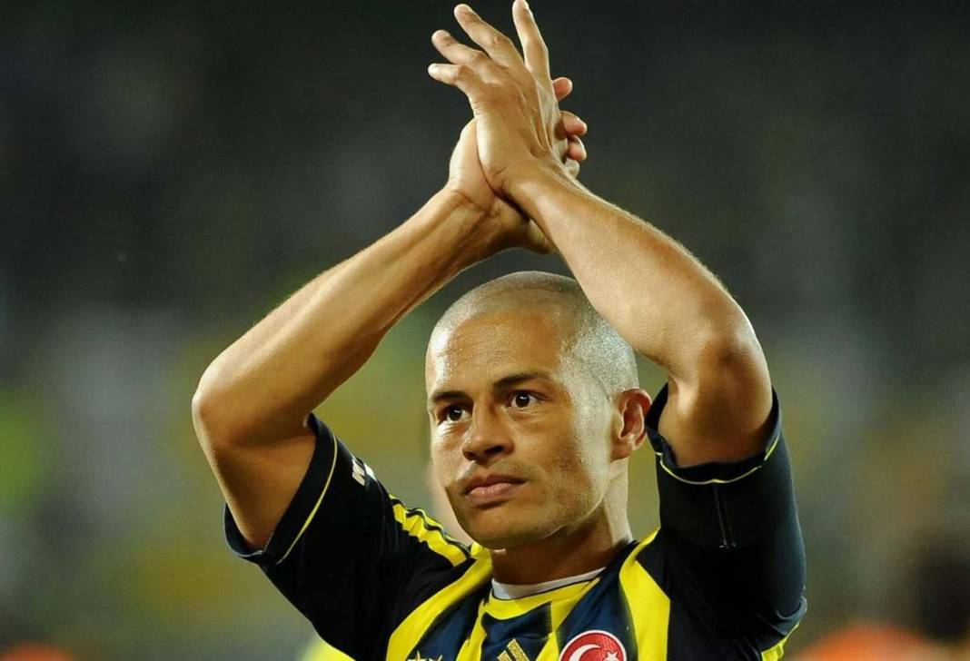 Efsane futbolcu Alex De Souza'dan heyecanlandıran paylaşım: "Yuvama dönüyorum" 2