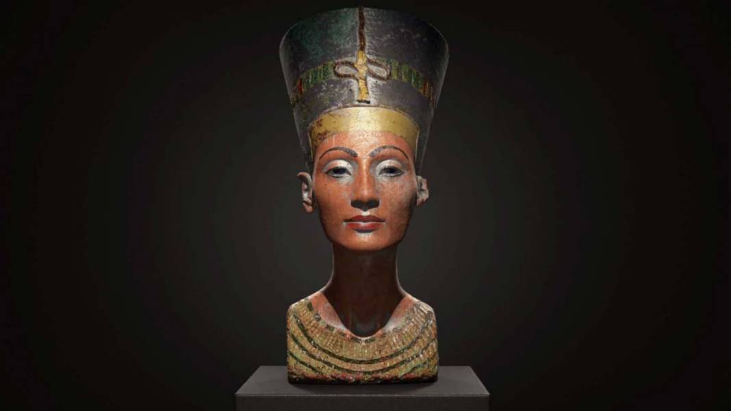 Güzelliğiyle tüm dünyaya nam salmış, kadınlığın en güzel tasviri olarak kabul edilen Kraliçe Nefertiti hakkında bilinmeyenler! 2