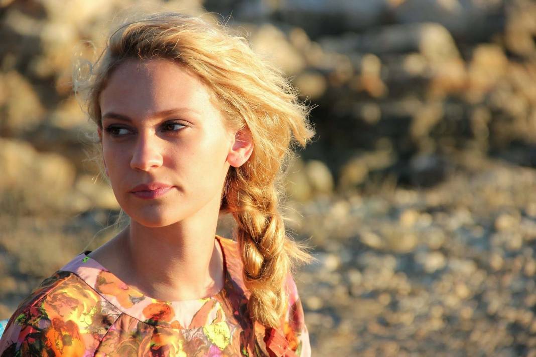 Ünlü oyuncu Farah Zeynep Abdullah'a hapis şoku! O tweet başını yaktı! 3