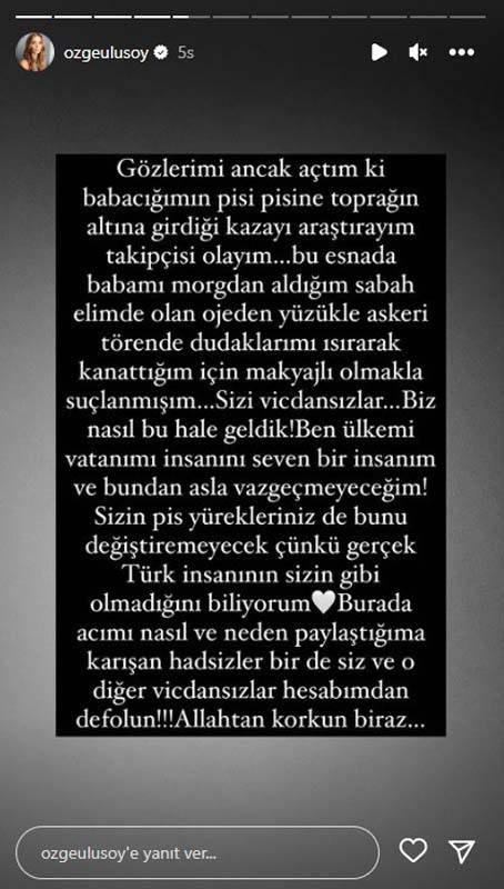 'Babasının cenazesine makyajlı katıldı' iddialarına Özge Ulusoy'dan öfke dolu yanıt! "Hesabımdan defolun" 3