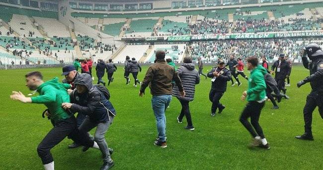 Bursaspor, Amedspor maçında ne oldu, beyaz Toros olayı ne, açılan Pankarta ki kişi kim? 2