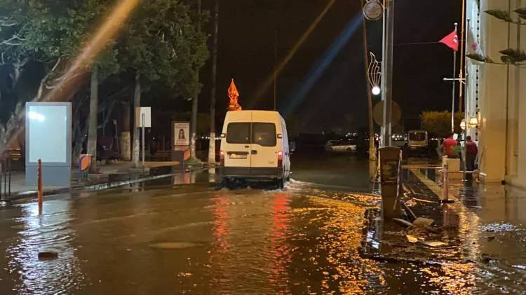 Hatay İskenderun'da deniz seviyesi yükseldi, Caddeler su altında kaldı, görüntüler korkuttu 17