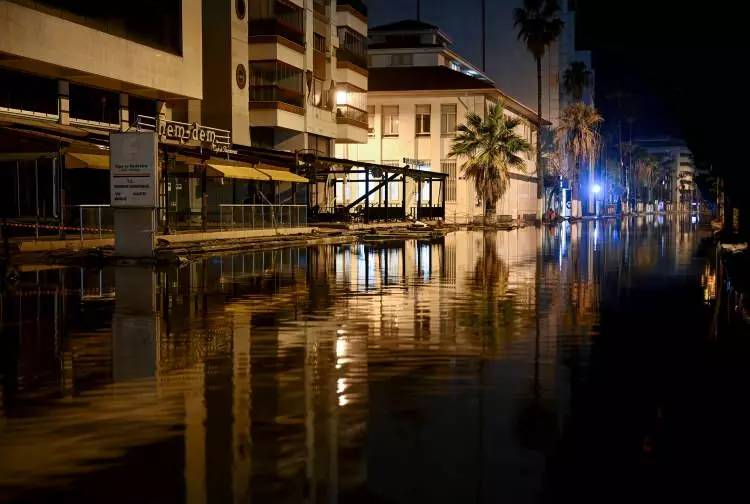 Hatay İskenderun'da deniz seviyesi yükseldi, Caddeler su altında kaldı, görüntüler korkuttu 5