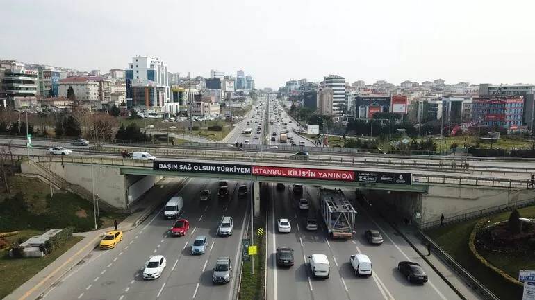 Maltepe E 5 üzerinde bulunan köprü yıkılma tehlikesiyle karşı karşıya, görüntüler korkutucu! 1