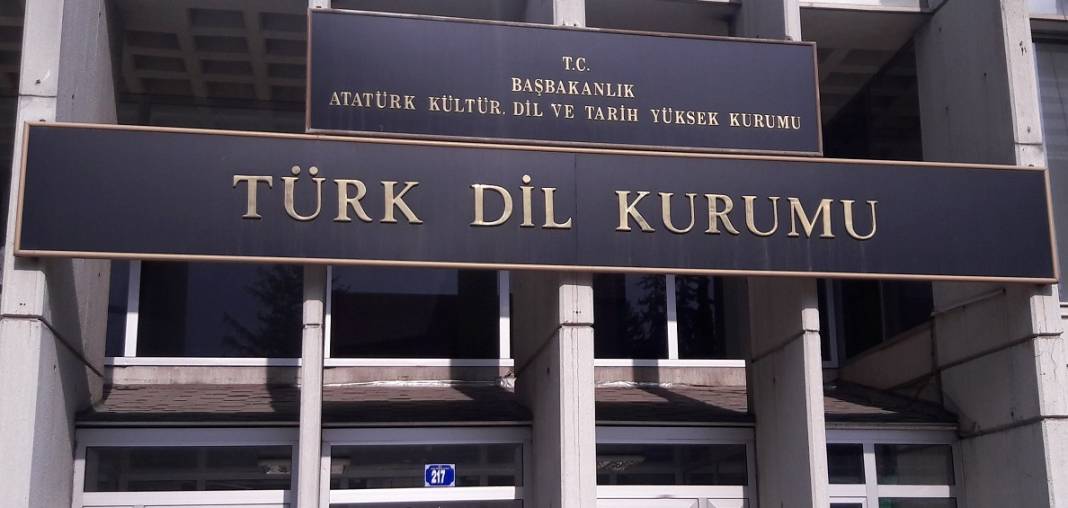 Türk Dil Kurumu (TDK) değişen kelimeler hangileri? TDK 18 Türkçe kelimenin yazımını değiştirdi! İşte yeni kelimeler ve yazılışları… 1