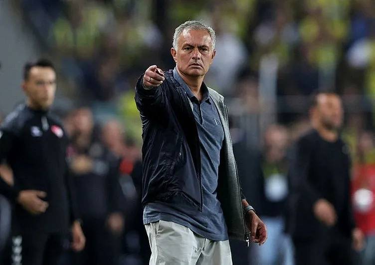 Jose Mourinho'dan  Galatasray derbi maçı açıklaması! Ben kaçmadım, bana saygısızlık yapıldı! 3