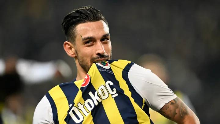 Fenerbahçe'de İrfan Can Kahveci krizi patlak verdi! Yıldız futbolcu Sözleşme teklifini geri çevirdi 1