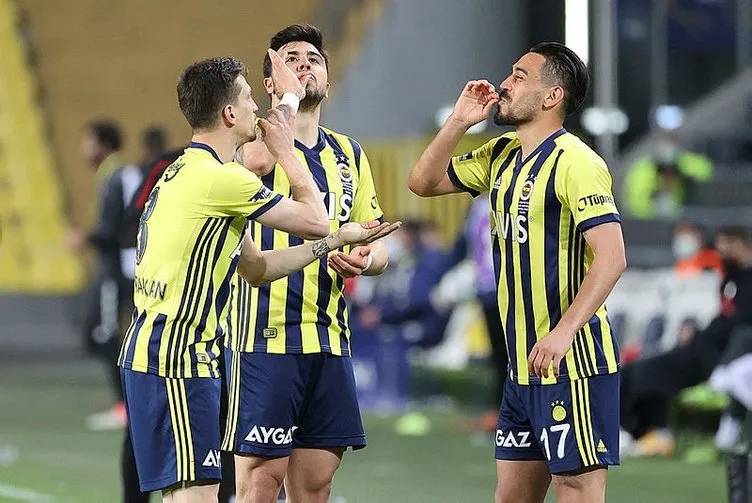 Fenerbahçe'de İrfan Can Kahveci krizi patlak verdi! Yıldız futbolcu Sözleşme teklifini geri çevirdi 4