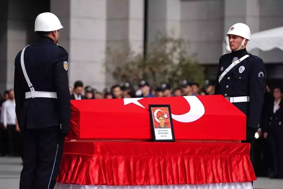 Ümraniye'de Şehit edilen Polis Şeyda Yılmaz'a veda: Eşinin sözleri yürekleri burktu! 1