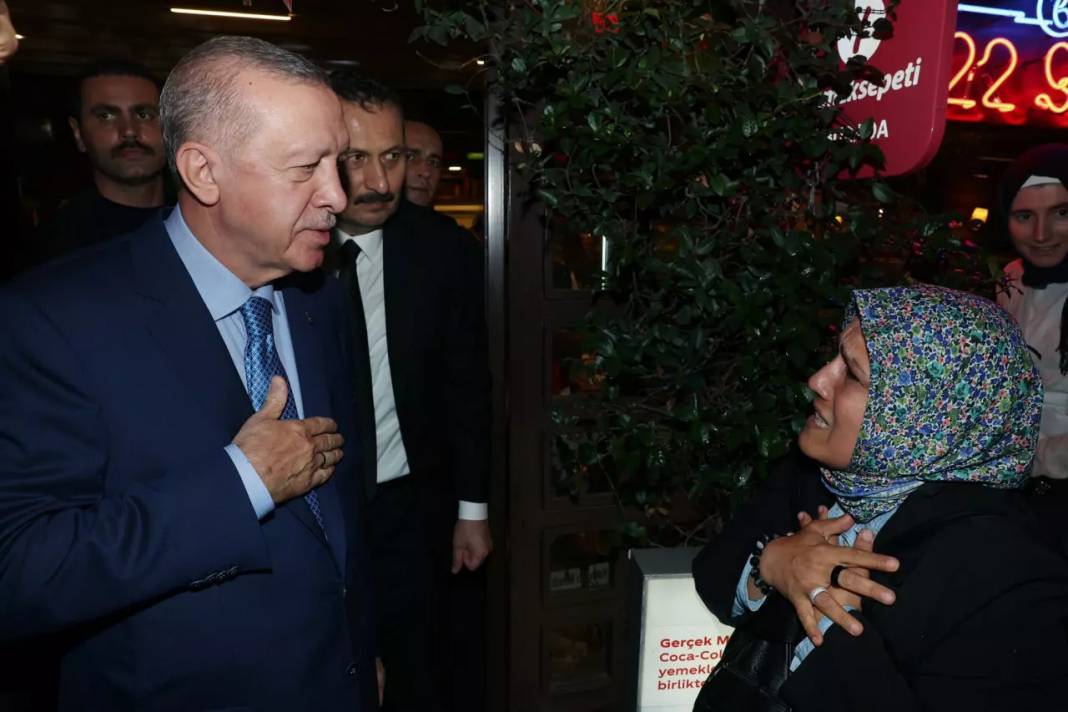 Başkan Erdoğan bunu hep yapıyor! Çorbacıya uğrayan Erdoğan'a sevgi seli 2