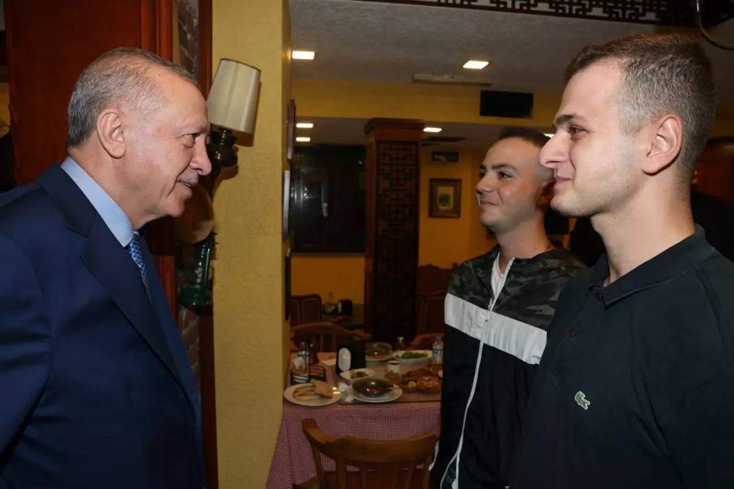 Başkan Erdoğan bunu hep yapıyor! Çorbacıya uğrayan Erdoğan'a sevgi seli 5