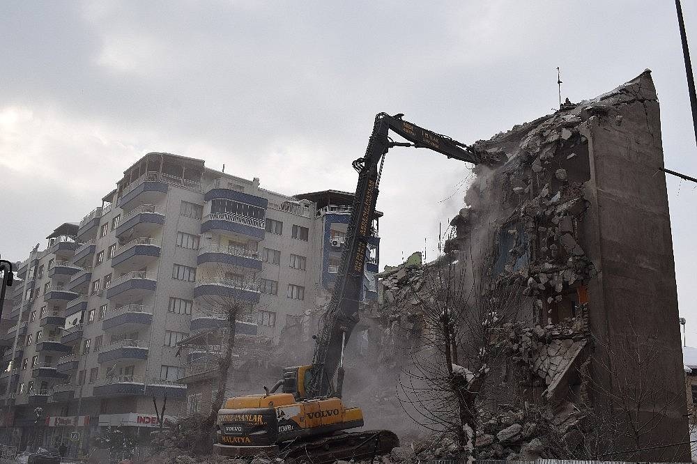 Malatya'daki şiddetli deprem diri fay hatlarını uyandırdı mı? O fay hatlarında bulunan riskli illerin listesi açıklandı! 6