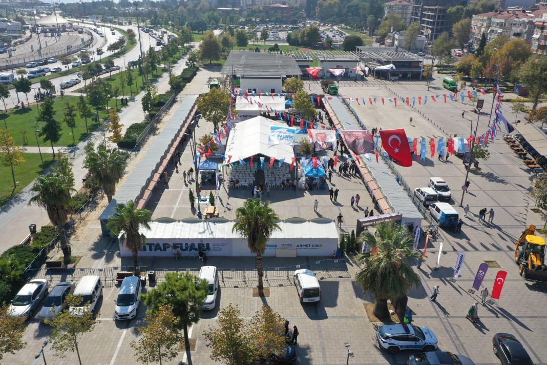 9. Pendik Kitap Fuarı düzenlenen açılış töreniyle kitap meraklılarına kapılarını açtı 9