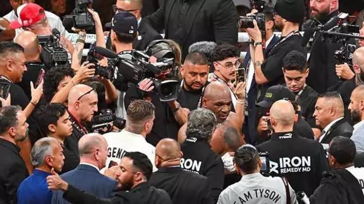 Maç bitti kazanan belli oldu! Mike Tyson tarihi maçtan ne kadar kazandı? 16