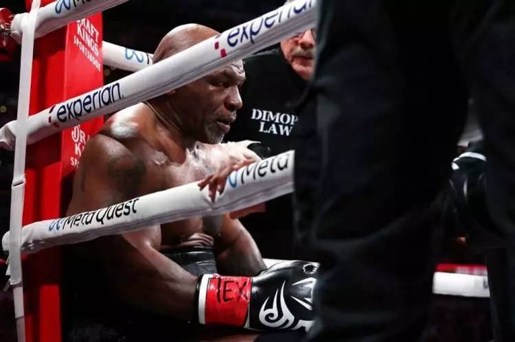 Maç bitti kazanan belli oldu! Mike Tyson tarihi maçtan ne kadar kazandı? 19