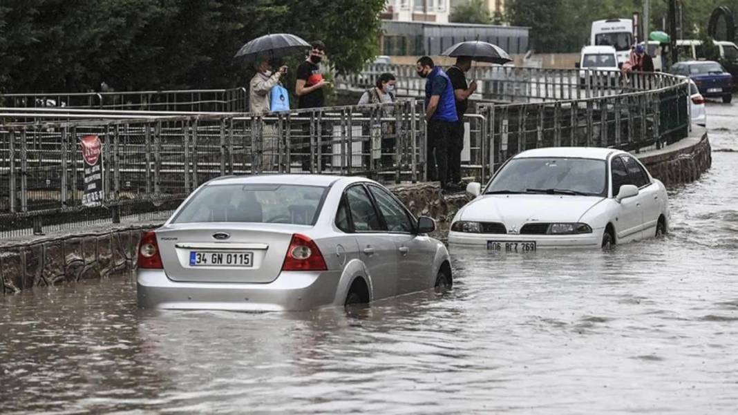 Kuvvetli geliyor? Meteoroloji ve AKOM'dan peş peşe uyarı! İstanbul dahil 10 ile dikkat! 9 Aralık 2024 hava durumu 11