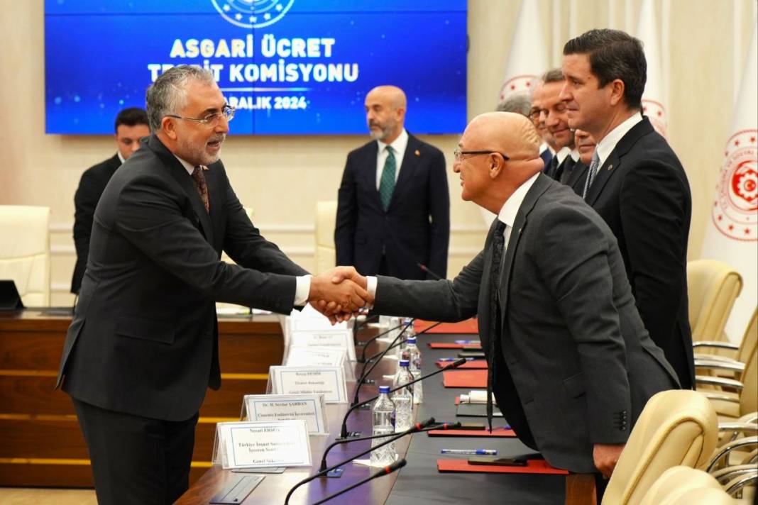 Milyonlarca asgari ücretlinin gözü bu toplantıda! İşçi istediği rakamı açıkladı şimdi sıra işverenin açıklayacağı rakamda 1